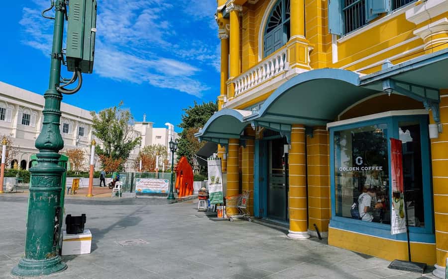 Bangkok: Grand Palace, Wat Pho, & Wat Arun Walking Tour - Who will get the most from this temple tour