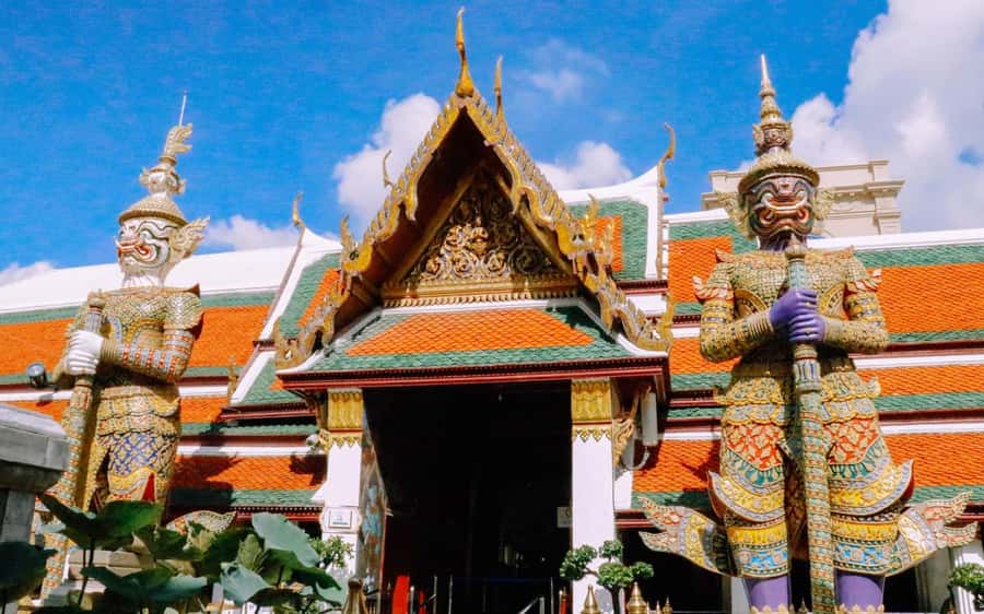 Bangkok: Grand Palace, Wat Pho, & Wat Arun Walking Tour - What the $61 price really buys you