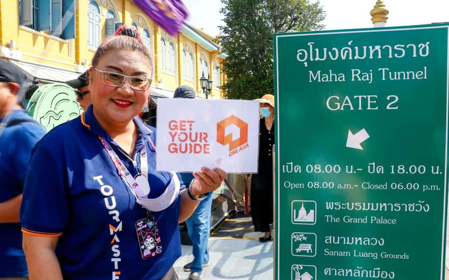 Bangkok: Grand Palace, Wat Pho, & Wat Arun Walking Tour - The 15-minute boat ride from Tha Tian Pier