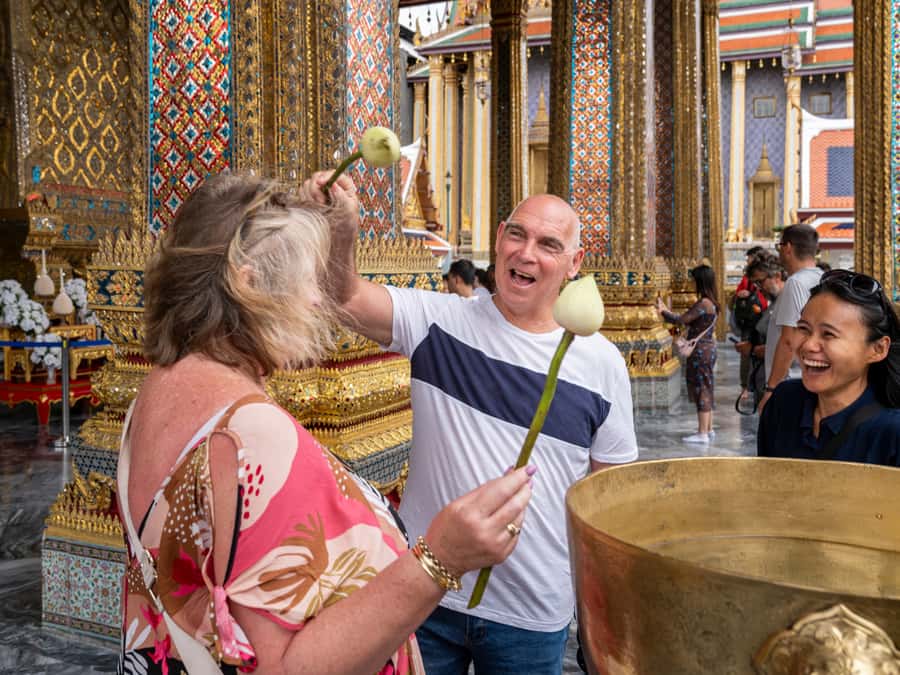 Bangkok: Grand Palace, Wat Pho with Mango Dessert Tastings - A 20-minute tuk tuk ride through central Bangkok