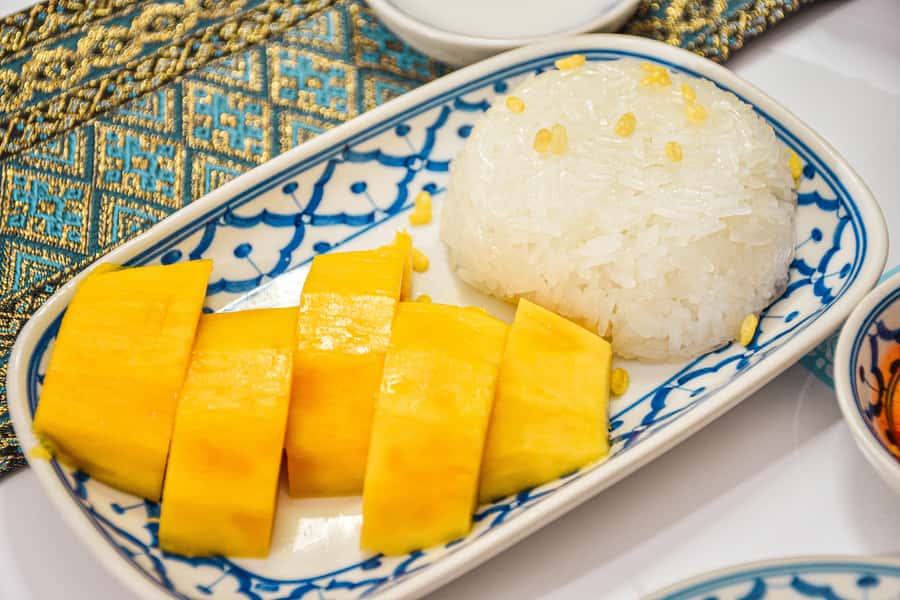 Bangkok: Grand Palace, Wat Pho with Mango Dessert Tastings - Wat Pho: Buddha images and the Reclining Buddha
