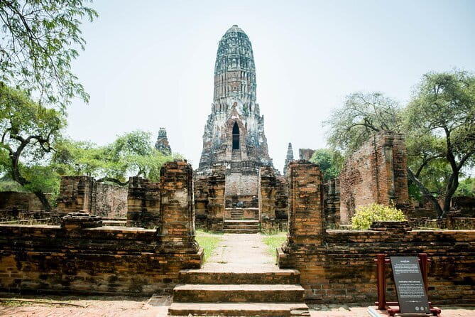 Bangkok Half Day Guided Tour: Grand Palace, Wat Arun & Wat Pho - The flower market and tuk tuk addition