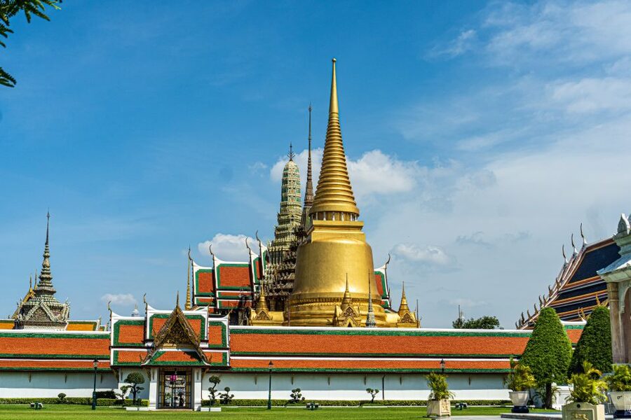 Bangkok: Half-Day Temple and Grand Palace Group Tour - Why the guided format helps