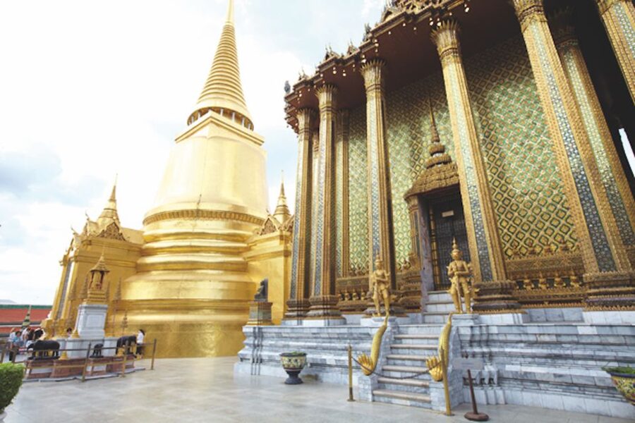 Bangkok: Half-Day Temple and Grand Palace Group Tour - Who will enjoy this Bangkok temple tour?