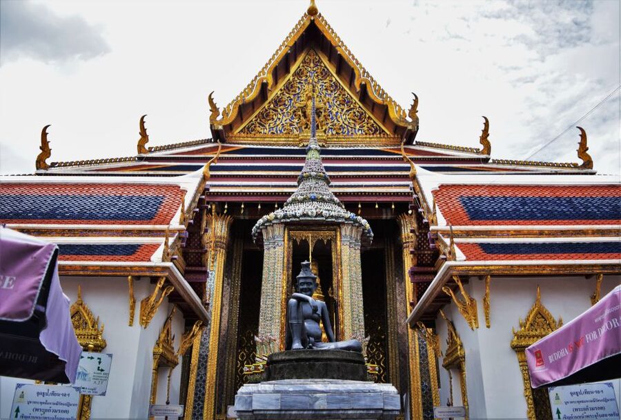 Bangkok: Half-Day Temple and Grand Palace Private Tour - Wat Pho and the 46-meter reclining Buddha