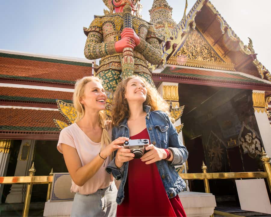 Bangkok: Highlights Tour wth Grand Palace & Must See Temples - A short look at Wat Prayurawongsawat and the Flower Market