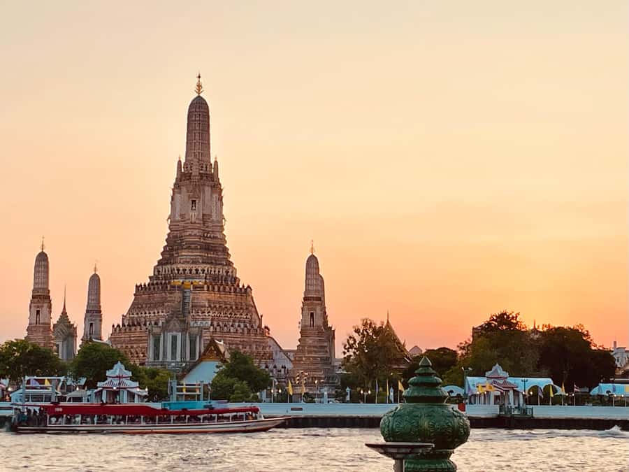 Bangkok: Highlights with Food Tour & Sunset in Wat Arun - Bangkok’s landmarks after dark