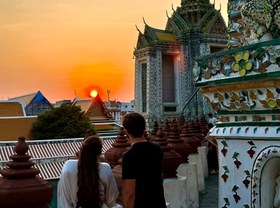 Bangkok: Highlights with Food Tour & Sunset in Wat Arun - Seeing Bangkok’s biggest Buddha from the water