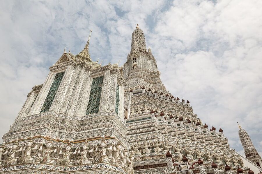 Bangkok: Historical Temples Tour & Hidden Bar at Sunset - Why the evening schedule works so well