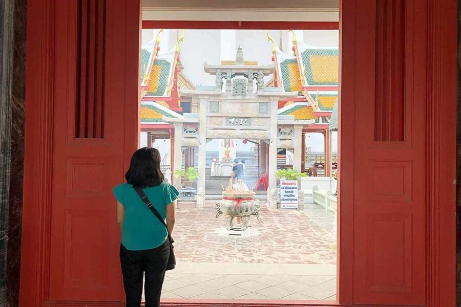 Bangkok: Historical Temples Tour & Hidden Bar at Sunset - The changing route to Wat Kalayanamitr
