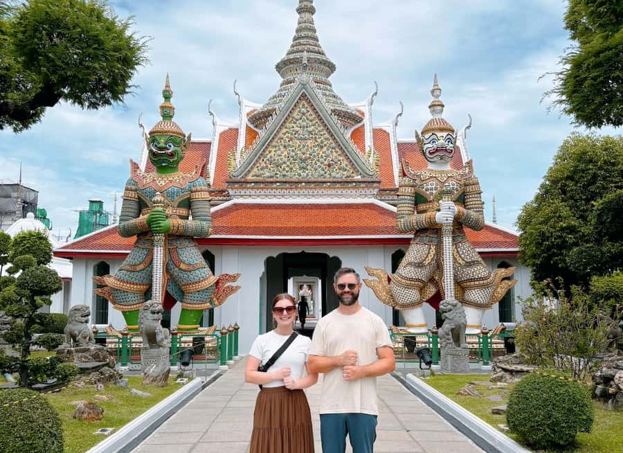 Bangkok: Iconic Temples Private Tour - Meeting your guide at Tha Chang