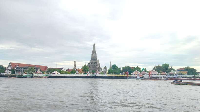 Bangkok: Longtail Boat Canal Tour to Wat Arun - The Giant Golden Buddha and What the Guide Adds