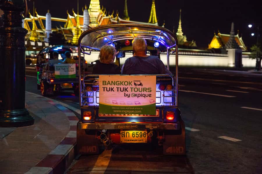 Bangkok: Markets, Temples and Food Night Tour by Tuk Tuk - Chinatown for the sweet finish