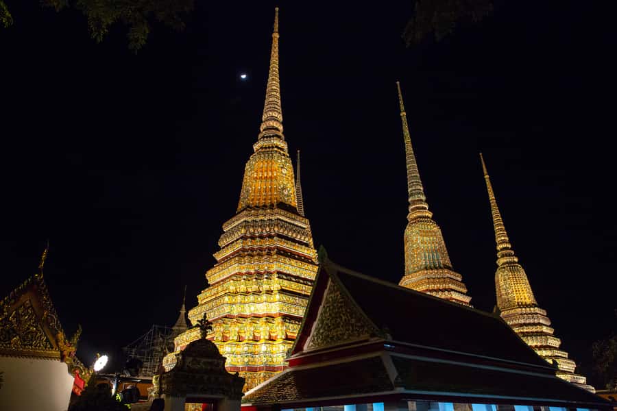Bangkok: Markets, Temples and Food Night Tour by Tuk Tuk - Group size, families, and private bookings