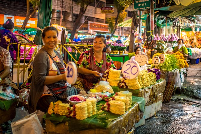 Bangkok: Night Bike Tour with Temples & Flower Market Visit - Pak Khlong Talat after dark