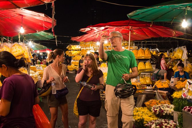 Bangkok: Night Bike Tour with Temples & Flower Market Visit - What the $39 price really covers