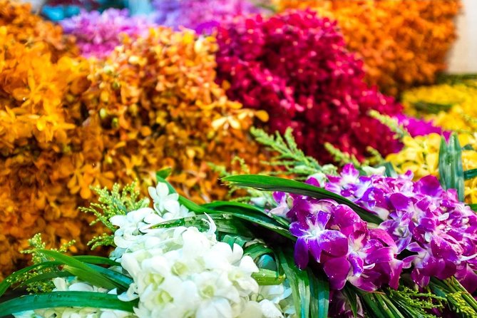 Bangkok: Night Bike Tour with Temples & Flower Market Visit - How difficult is the cycling?
