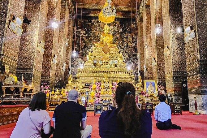 Bangkok Night Tour: Wat Arun, Wat Pho, Chinatown & Tuk Tuk Ride - Yaowarat Road and the evening food scene