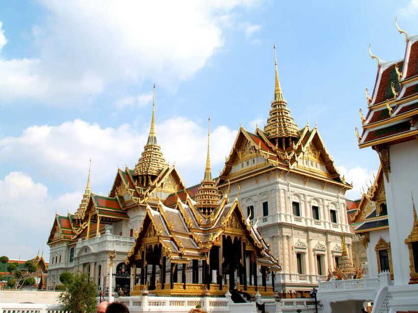 Bangkok: Private Wat Phra Kaew, Wat Pho & Wat Arun Tour - Wat Arun’s porcelain spires