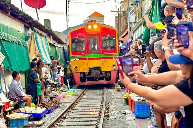 Bangkok: Railway and Floating Market Tour + Dragon Temple - The train through Maeklong Railway Market