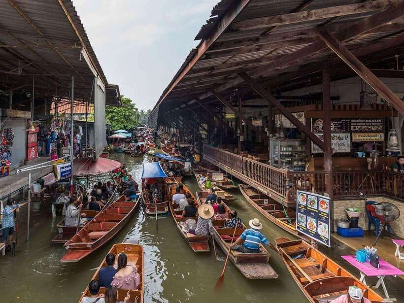 Bangkok: Railway and Floating Market Tour with Dragon Temple - Three far-flung sights in one 450-minute day