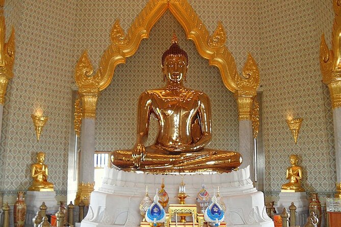 Bangkok’s Three Iconic Temples: Wat Traimit, Wat Pho & Wat Arun - Guides make the difference