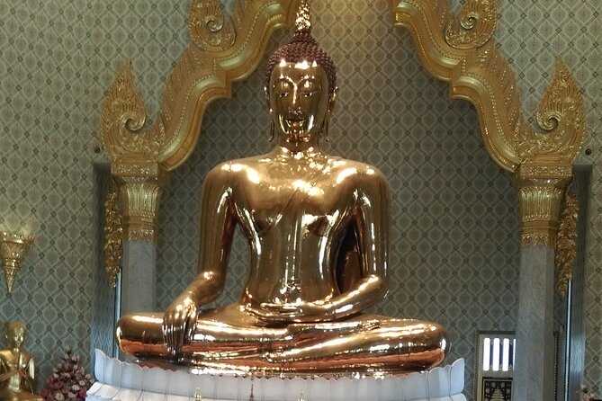 Bangkok Selfie Expert Tour: Little India, Wat Traimit & Wat Pho - A drive through Chinatown, Little India, and Bangkok’s business district