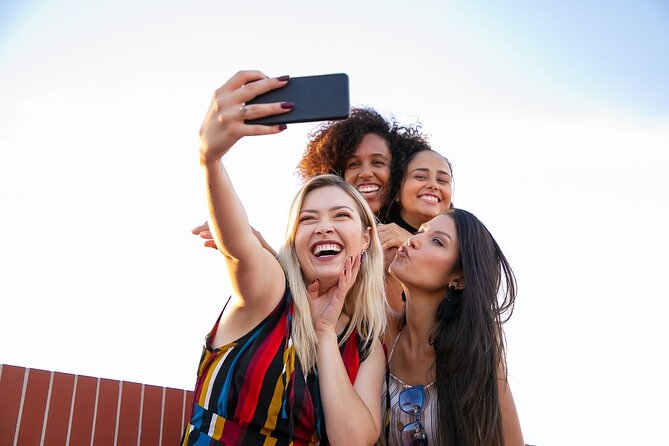 Bangkok Selfie Expert Tour: Little India, Wat Traimit & Wat Pho - What the $119.39 price includes