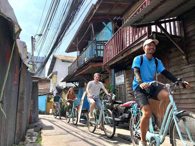 Bangkok: Temples, Canals & Local Life Bike Tour - Wat Nak Prok and Wutthakat add local texture