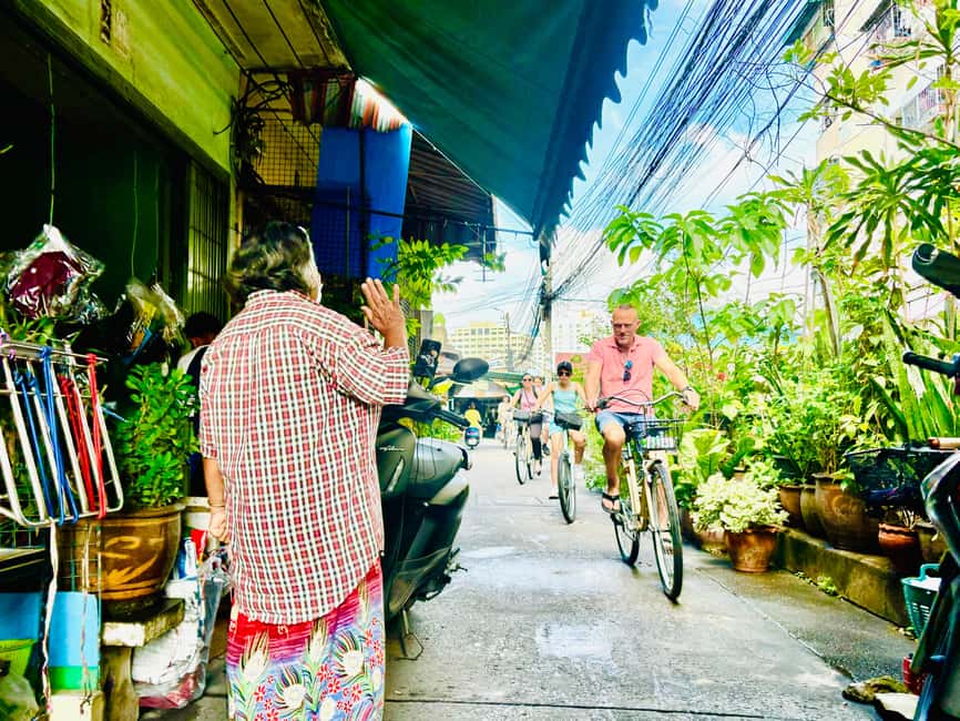 Bangkok: Temples, Canals & Local Life Bike Tour - The guides are a major part of the value