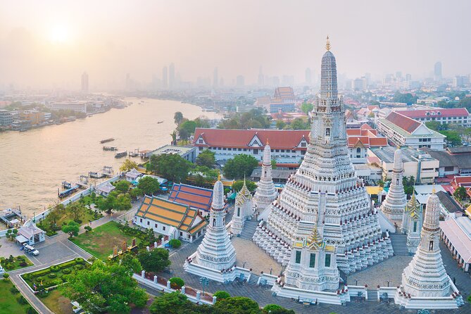 Bangkok: The Grand Palace, Wat Pho, and Wat Arun Walking Tour - What the guide adds to the morning