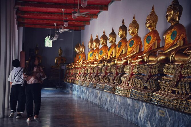 Bangkok: The Grand Palace, Wat Pho, and Wat Arun Walking Tour - Walking to Wat Pho and the Reclining Buddha