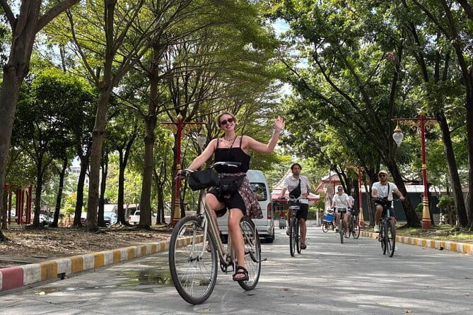 Bangkok Thonburi Backstreets and 3 Peaceful Temple Bike Tour - Why Thonburi works so well by bicycle