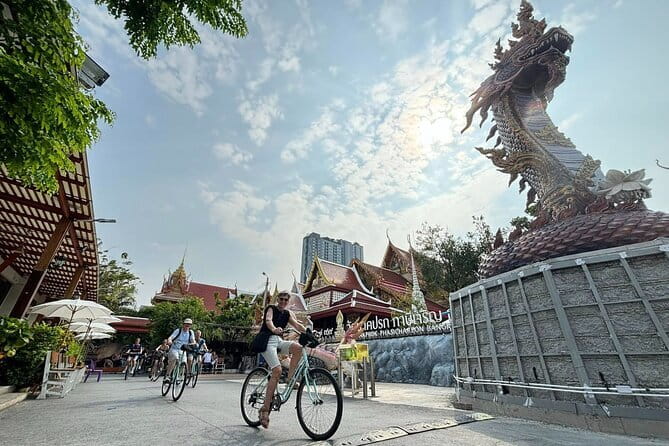 Bangkok Thonburi Backstreets and 3 Peaceful Temple Bike Tour - Riding the backstreets and canal-side lanes