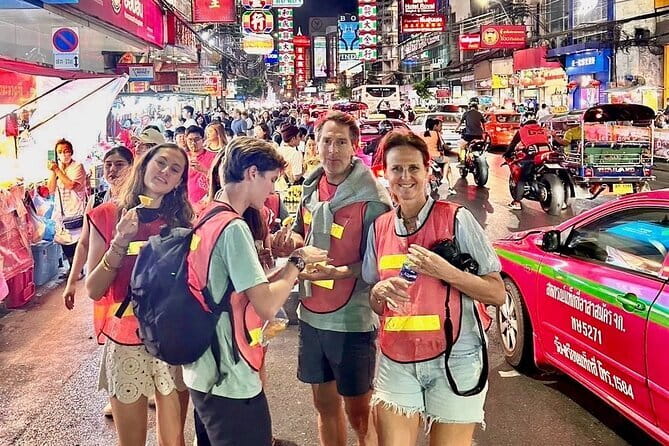 Bangkok Thonburi Backstreets and 3 Peaceful Temple Bike Tour - Wat Nak Prok and the fourth temple stop