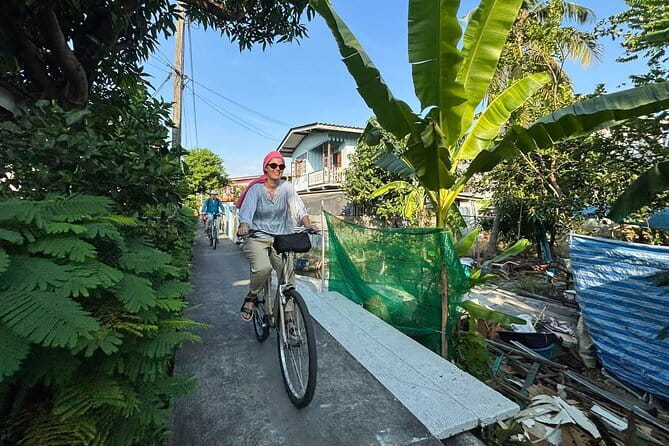 Bangkok Thonburi Backstreets and 3 Peaceful Temple Bike Tour - Starting at Candbike Bangkok Tours
