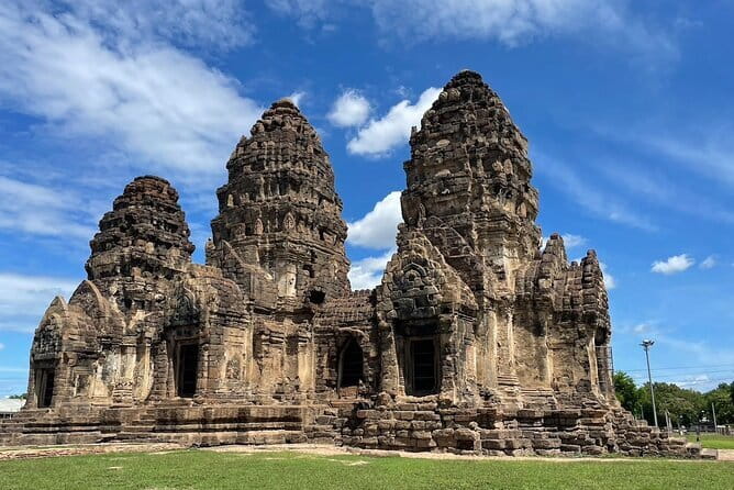 Bangkok to Ayutthaya Lopburi Monkey Temple, Largest Buddha Tour - Lopburi and Phra Prang Sam Yot: history with monkeys