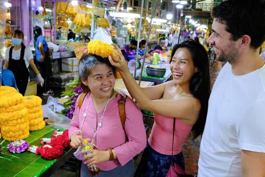 Bangkok: Tuk Tuk Adventure Chinatown Michelin Food & Temples - Why this tuk tuk tour works after dark