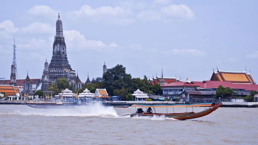 Bangkok Twilight : Hidden Canal, Big Buddha & temple - Wat Arun at the changing light