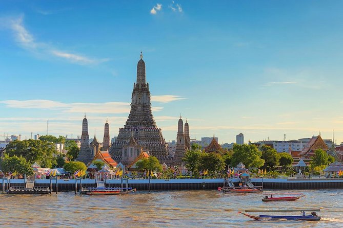 Bangkok Two Temple Tour: Wat Pho, Emerald Buddha & Grand Palace - Seeing the Emerald Buddha at Wat Phra Kaew