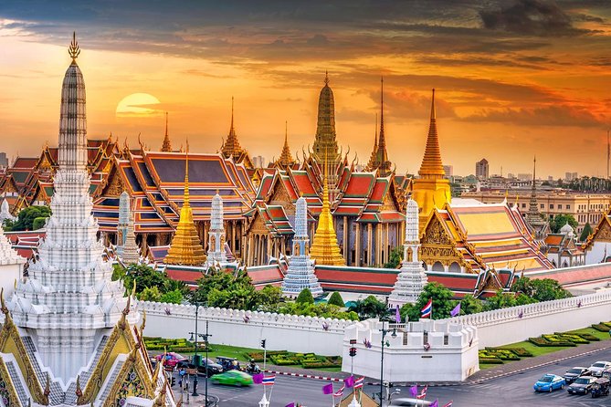 Bangkok Two Temple Tour: Wat Pho, Emerald Buddha & Grand Palace - Entering the Grand Palace