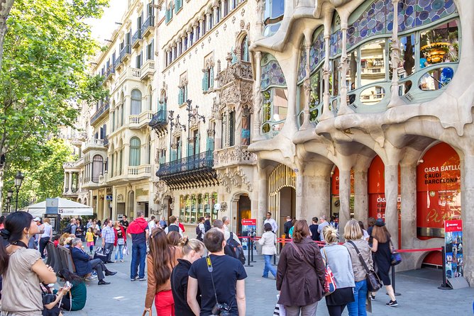 Barcelona Highlights Tour and Montserrat Monastery with Hotel Pick-up - Why this tour works for a one-day Barcelona visit