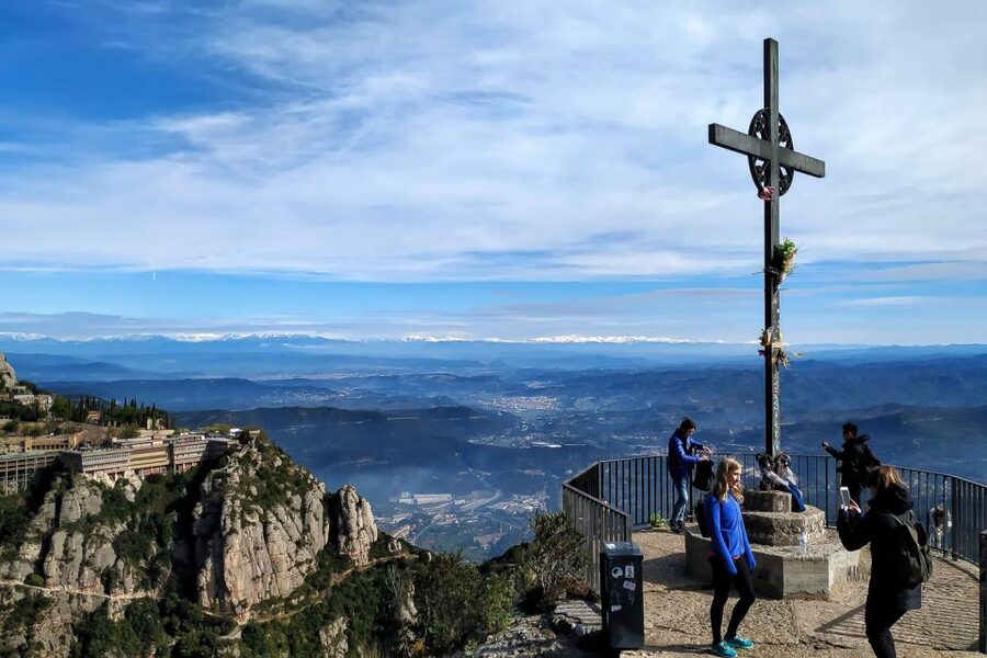 Barcelona: Montserrat Monastery & Hiking Off the Beaten Path - Free time at the monastery and market