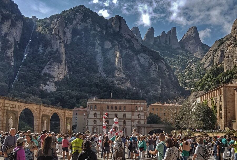 Barcelona: Montserrat Nature Experience and Monastery Visit - A guide who adds more than directions