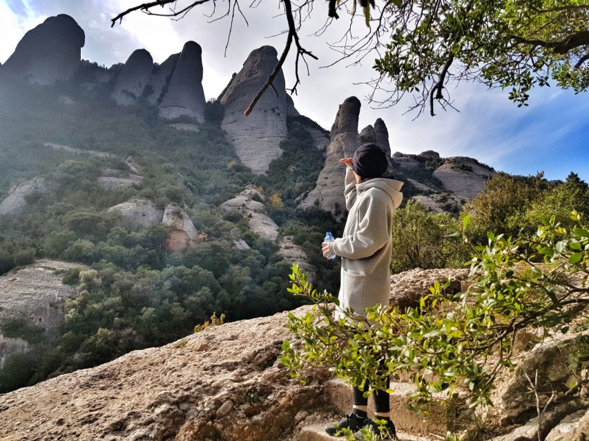 Barcelona: Montserrat Nature Experience and Monastery Visit - Cheese, honey, and the farmers market