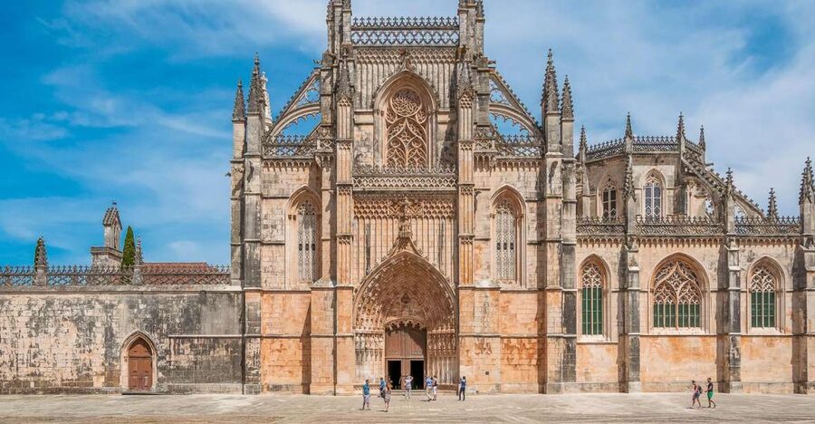 Batalha Monastery Entrance Ticket - Entering the Church and Looking Up
