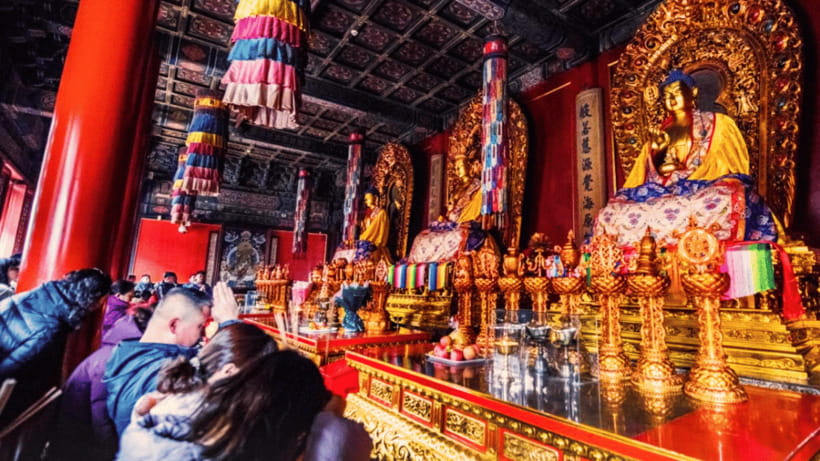 Beijing: Lama Temple (Yonghe Temple) Admission Ticket - Incense, prayer, and everyday worship