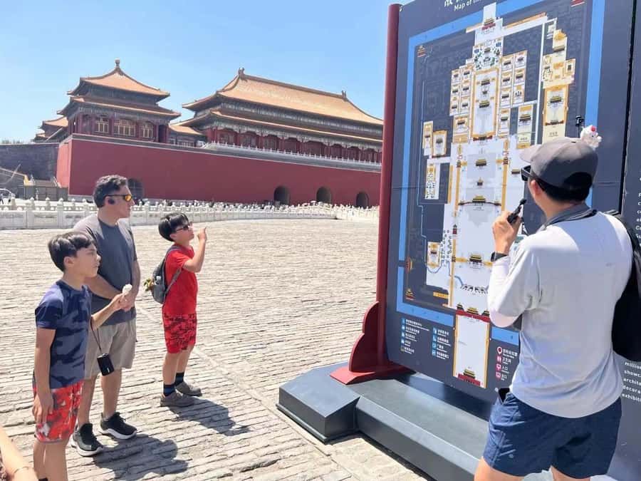 Beijing: Temple of Heaven and Forbidden City Private Tour - Tiananmen Square and the scale of central Beijing