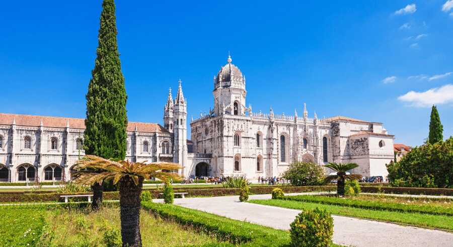 Belém Walking Tour + Jerónimos Monastery Ticket - Reading the Discoveries Monument
