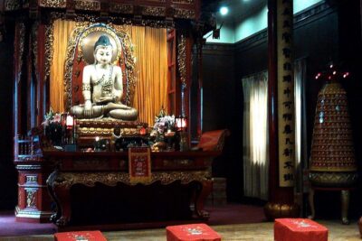 Best of Shanghai Day Tour, including Jade Buddha Temple & Bund & Yuyuan Garden